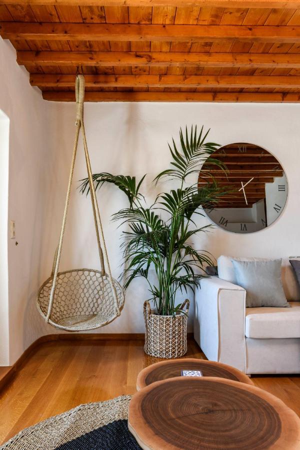 Floral With Marvelous View To Villa